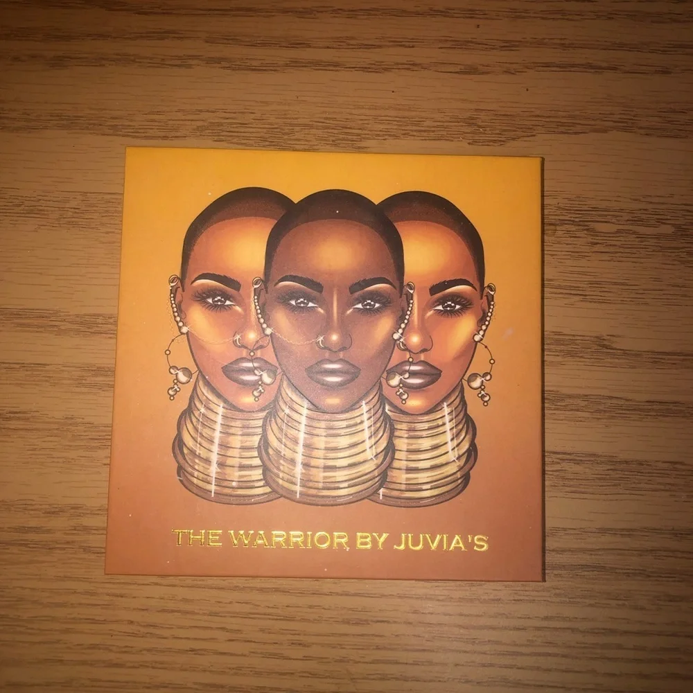 Juvias place eyeshadow palette